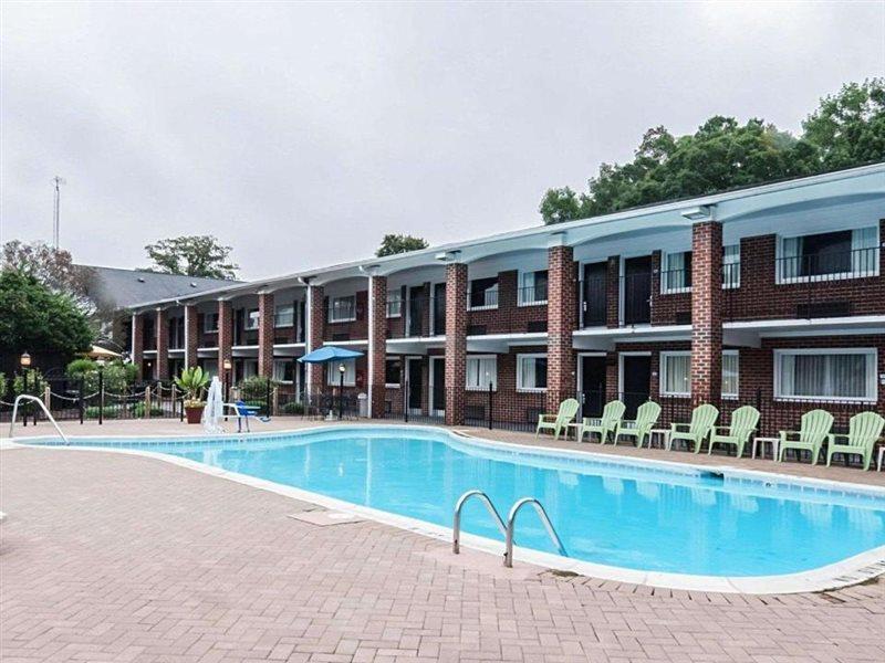 Rodeway Inn & Suites Williamsburg Central Exterior photo