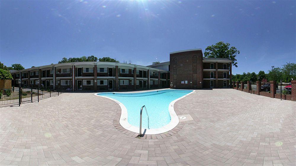 Rodeway Inn & Suites Williamsburg Central Exterior photo