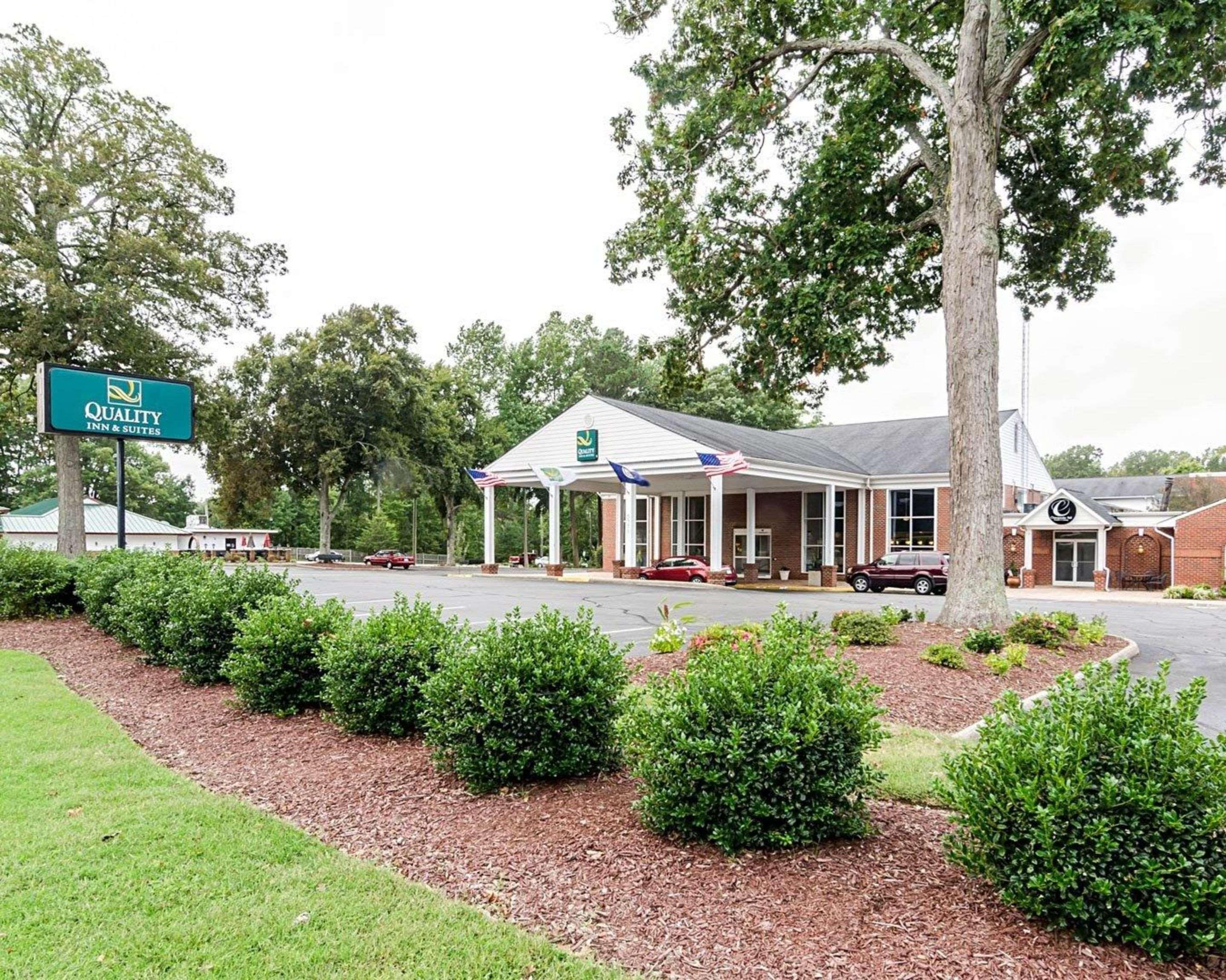 Rodeway Inn & Suites Williamsburg Central Exterior photo