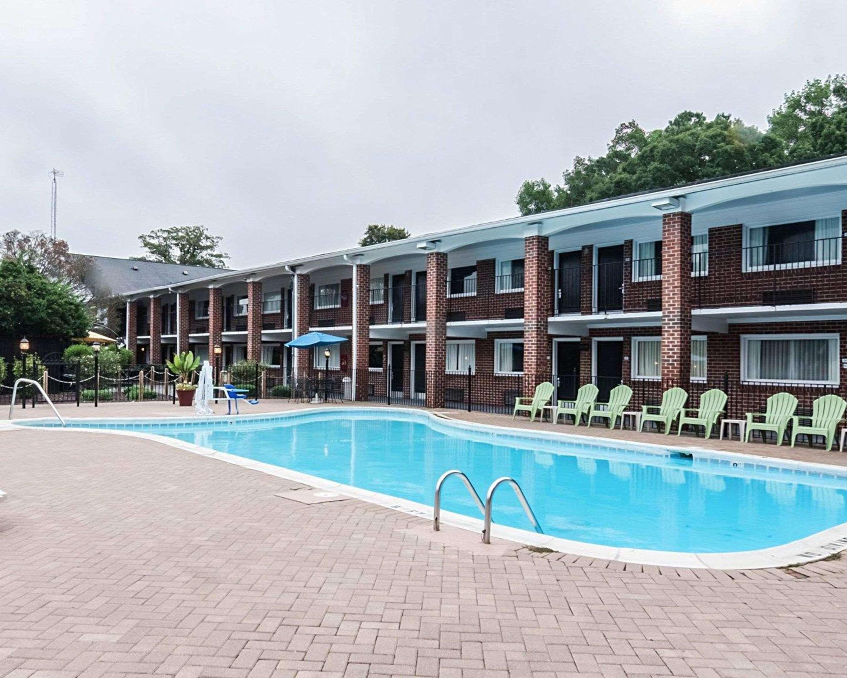 Rodeway Inn & Suites Williamsburg Central Exterior photo