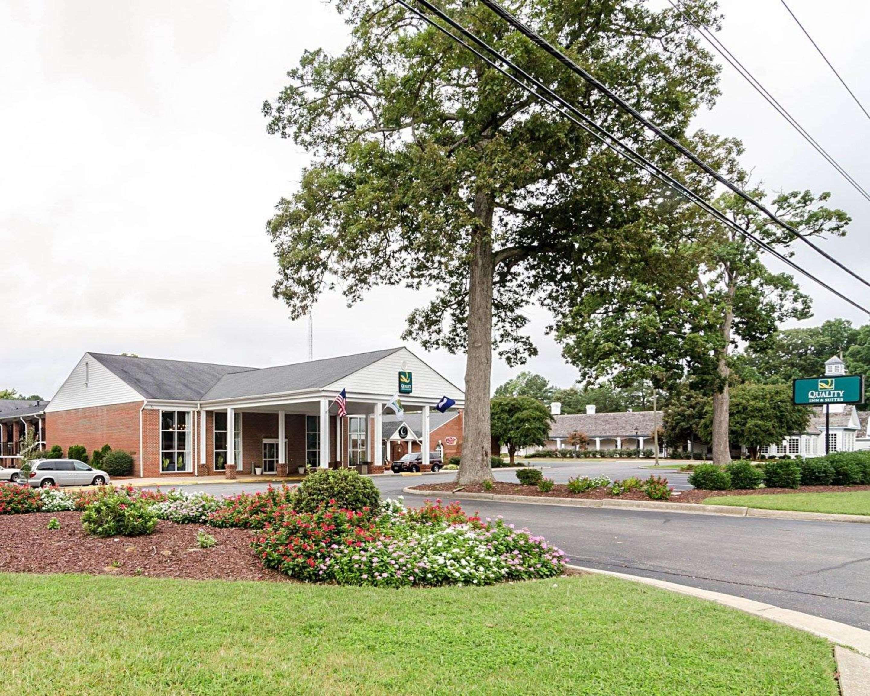 Rodeway Inn & Suites Williamsburg Central Exterior photo